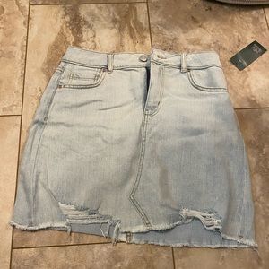 Wild fable light wash distressed denim skirt